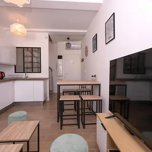 Le Nostradamus - Magnifique Cours Principal Plein Centre Avec Parking Appartement